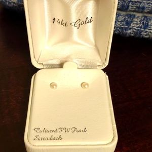 14kt gold cultured pearl earrings with backstop for girls